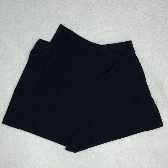 HALARA - New Black Lightweight Skort w/ 2 Front Pockets & 1 Back Pocket (Size M) - Picture 2 of 11